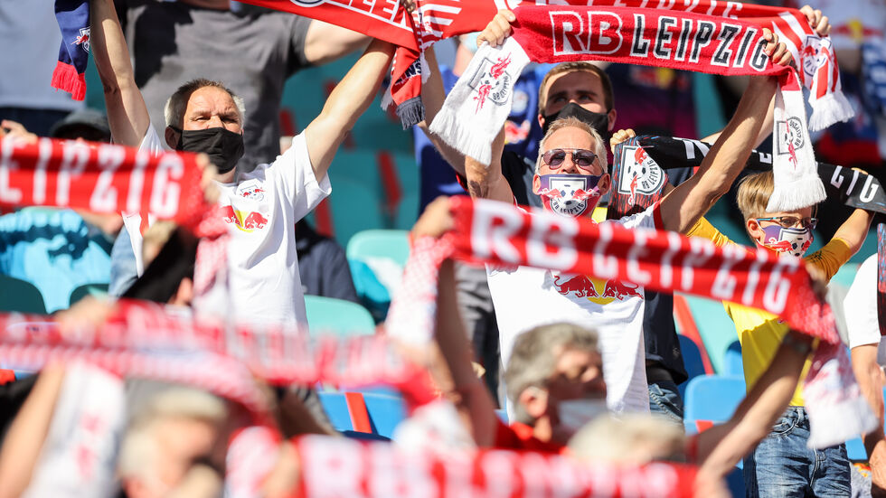 RB-Fans in der Red Bull Arena in Leipzig