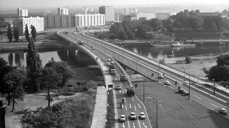 Da war die Welt noch in Ordnung: die Carolabrücke (Friedrichs-Brücke) 1972