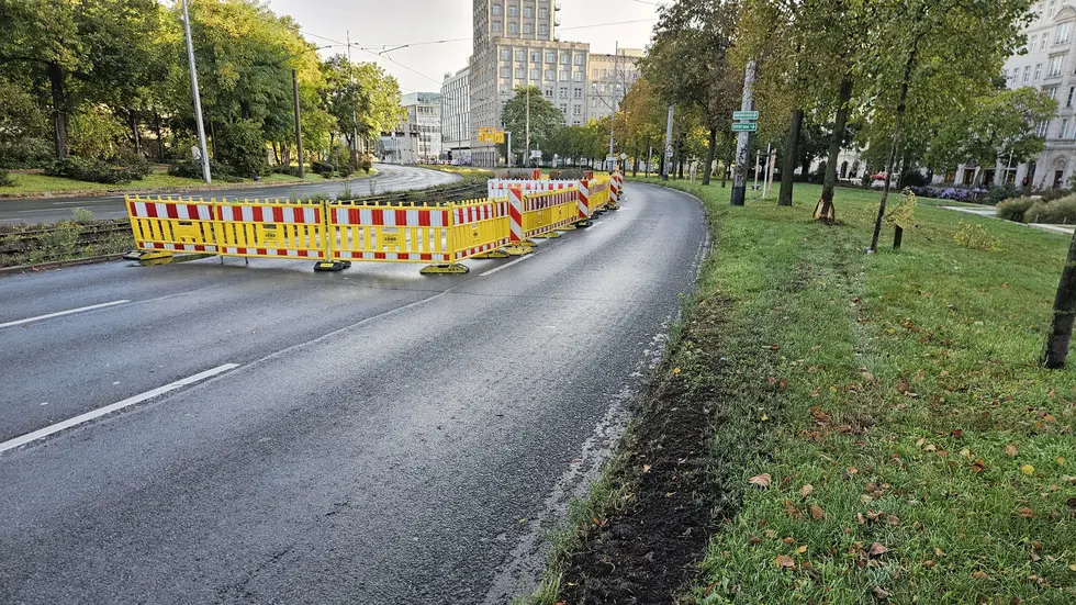 Hier geriet der Fiat auf die Wiese und krachte dann gegen einen Baum. Hier geriet der Fiat auf die Wiese und krachte dann gegen einen Baum.
