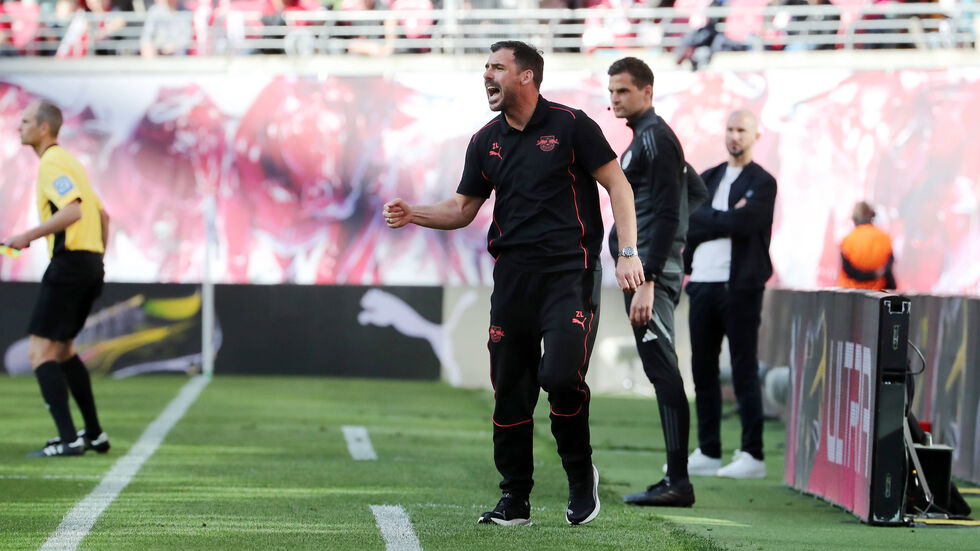 Trainer Zsolt Löw bei seinem Heim- und Ligadebut für die roten Bullen