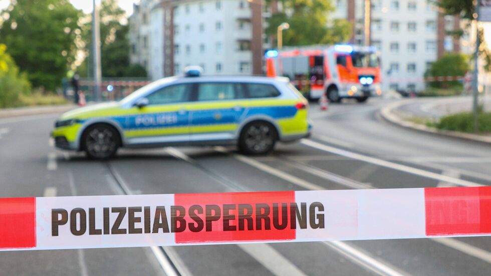 Polizei und Feuerwehr richteten rings um die Bombe einen 50-Meter-Sperrkreis ein.