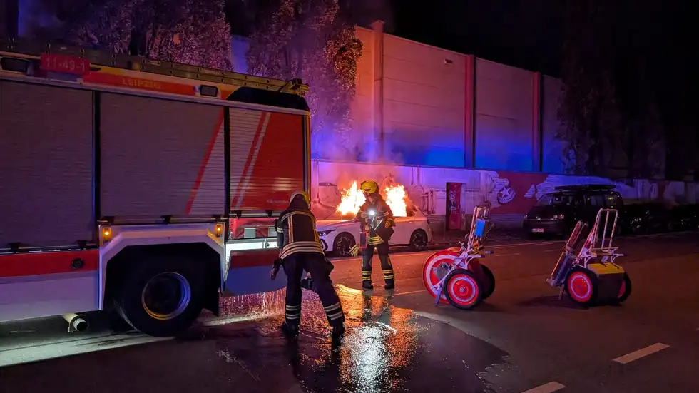 Die Feuerwehr war vor Ort und konnte den Brand unter Kontrolle bringen. Die Feuerwehr war vor Ort und konnte den Brand unter Kontrolle bringen.