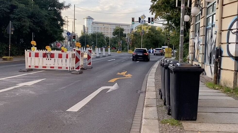 Um diese Ampel nach der Baustelle an der Ecke Dufourstraße/Wundstraße im Süden von Leipzig in Richtung A72.