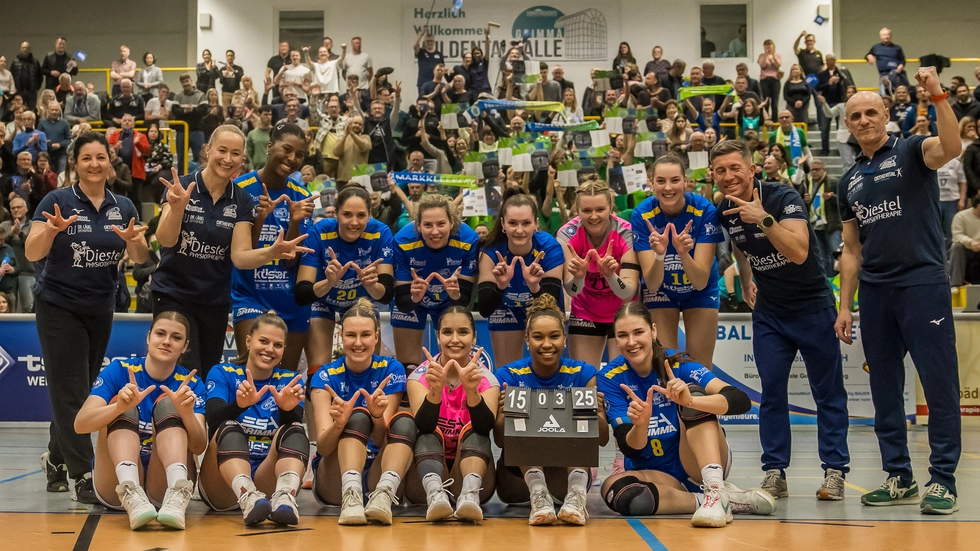 Die ESA Grimma Volleys feiern ihren Derbysieg Die ESA Grimma Volleys feiern ihren Derbysieg