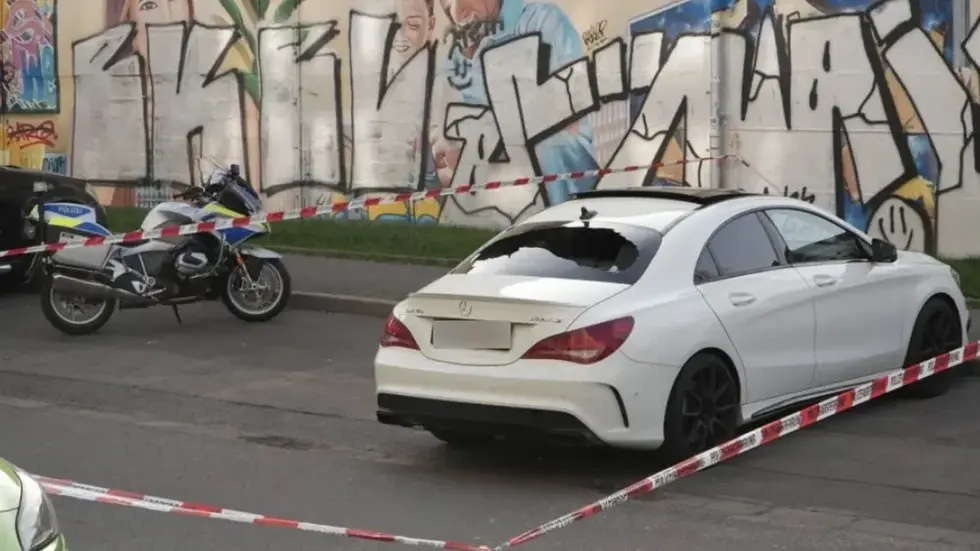 Der flüchtige Mercedes mit zerschossener Heckscheibe wurde später auf der Hildegardstraße gefunden.
