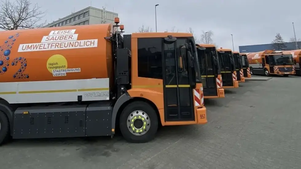 Um diese mit Wasserstoff angetriebenen Müllfahrzeuge geht´s. Die Stadt Leipzig hat vor zwei Jahren mit Fördermitteln 16 Stück erworben und aktuell im Einsatz. Um diese mit Wasserstoff angetriebenen Müllfahrzeuge geht´s. Die Stadt Leipzig hat vor zwei Jahren mit Fördermitteln 16 Stück erworben und aktuell im Einsatz.