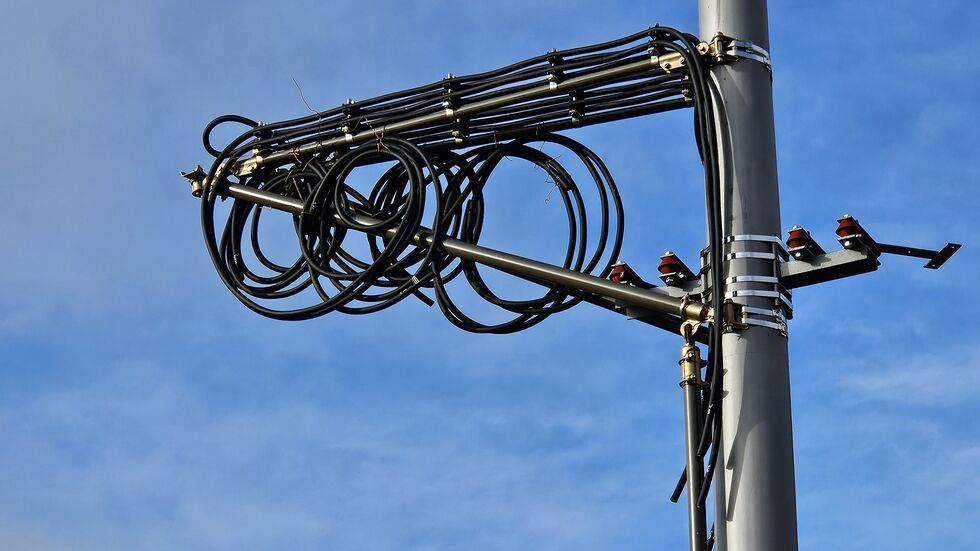 So eine Straßenbahn-Oberleitung ist verschwunden.
