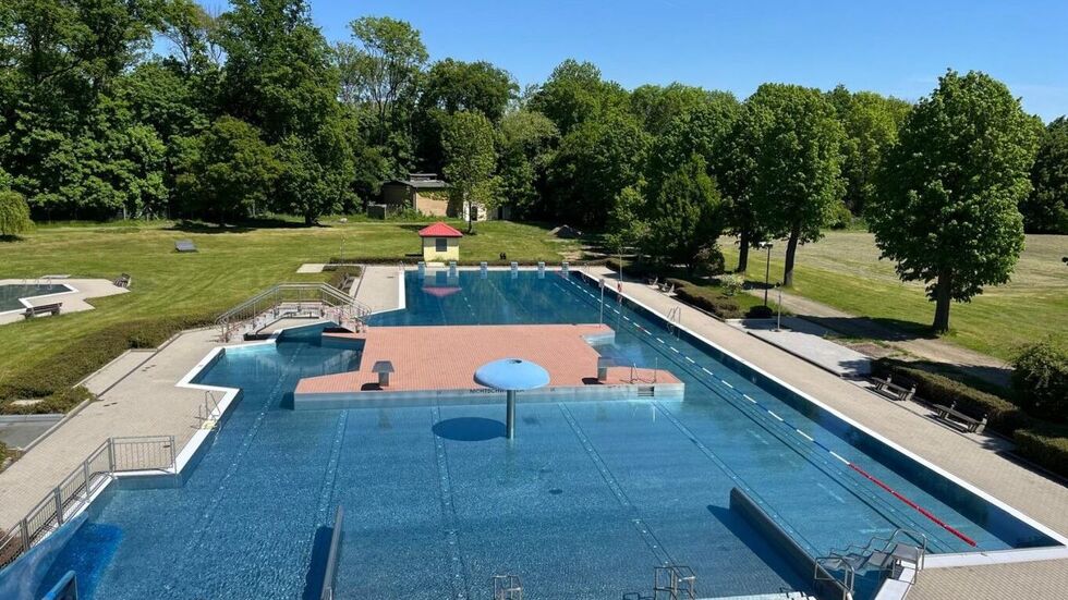 Blick ins Böhlener Freibad (Symbolbild). Blick ins Böhlener Freibad (Symbolbild).