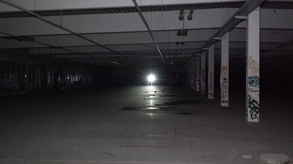 Einsatzkräfte suchen vermissten Jungen in altem Baumarkt in Rückmarsdorf  Einsatzkräfte suchen vermissten Jungen in altem Baumarkt in Rückmarsdorf