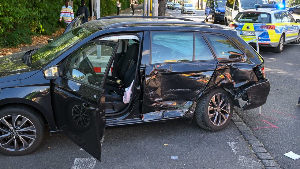 Hier ist der Rettungswagen offenbar reingekracht.