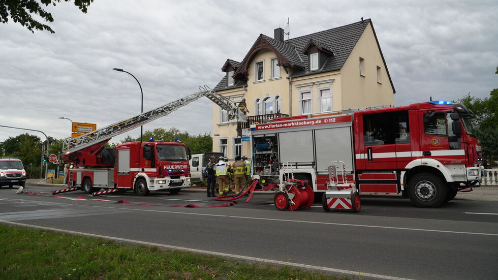 Die Feuerwehr war mit mehreren Fahrzeugen im Einsatz.
