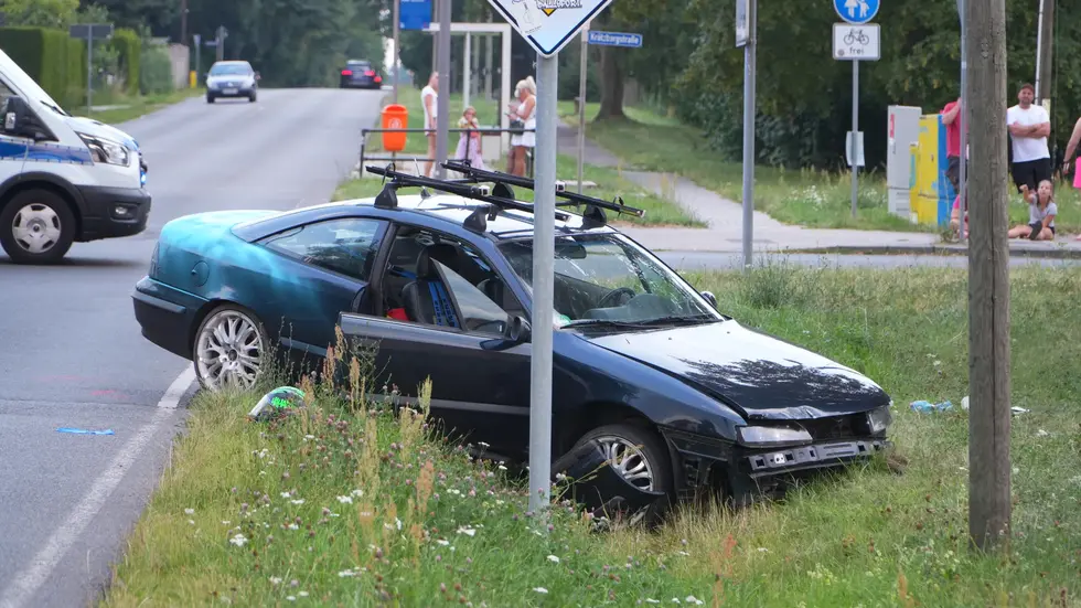 Der Fahrer war nach dem Unfall scheinbar in einem Gerangel verwickelt. Der Fahrer war nach dem Unfall scheinbar in einem Gerangel verwickelt.