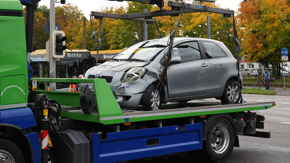 Der beschädigte Toyota wurde abgeschleppt.