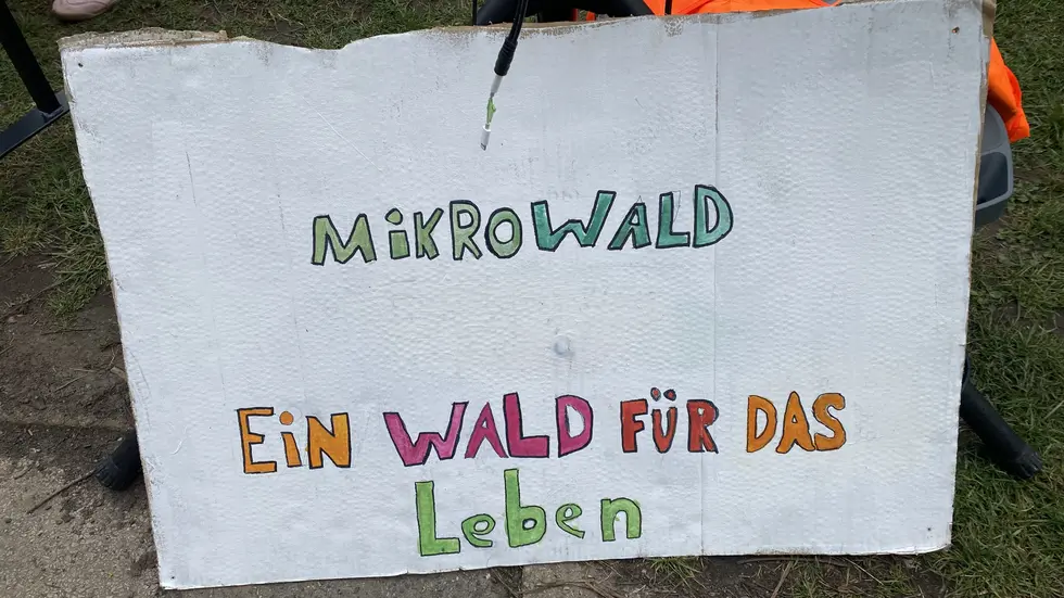 Das selbst gemalte Baustellenschild hat allen Schsulustigen gezeigt, was gerade entsteht. Das selbst gemalte Baustellenschild hat allen Schsulustigen gezeigt, was gerade entsteht.