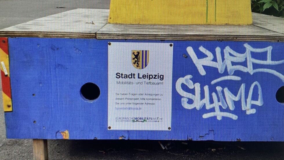 Die Stadt hat die Dinger unter anderem auf der Merseburger Straße aufgestellt. Die Stadt hat die Dinger unter anderem auf der Merseburger Straße aufgestellt.