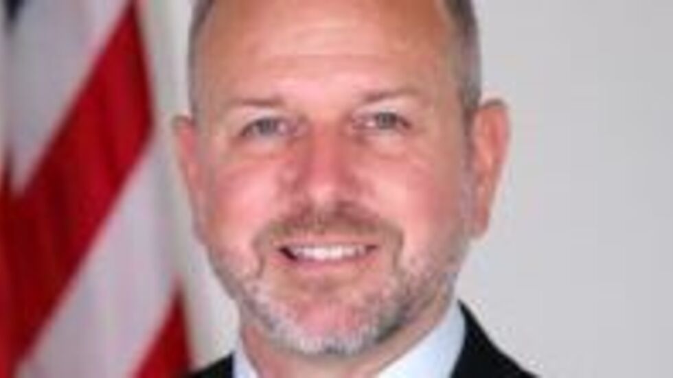 Der bisherige US-Generalkonsul John R. Crosby für Sachsen, Sachsen-Anhalt und Thüringen. Der bisherige US-Generalkonsul John R. Crosby für Sachsen, Sachsen-Anhalt und Thüringen.