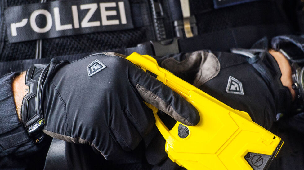 So sehen Distanz-Elektro-Impulsgeräte, kurz Taser, aus, die die sächsischen Polizei bald bekommen soll So sehen Distanz-Elektro-Impulsgeräte, kurz Taser, aus, die die sächsischen Polizei bald bekommen soll