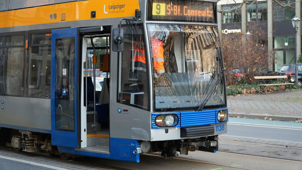 Die Tram sah nach dem Crash nicht mehr so schön aus.