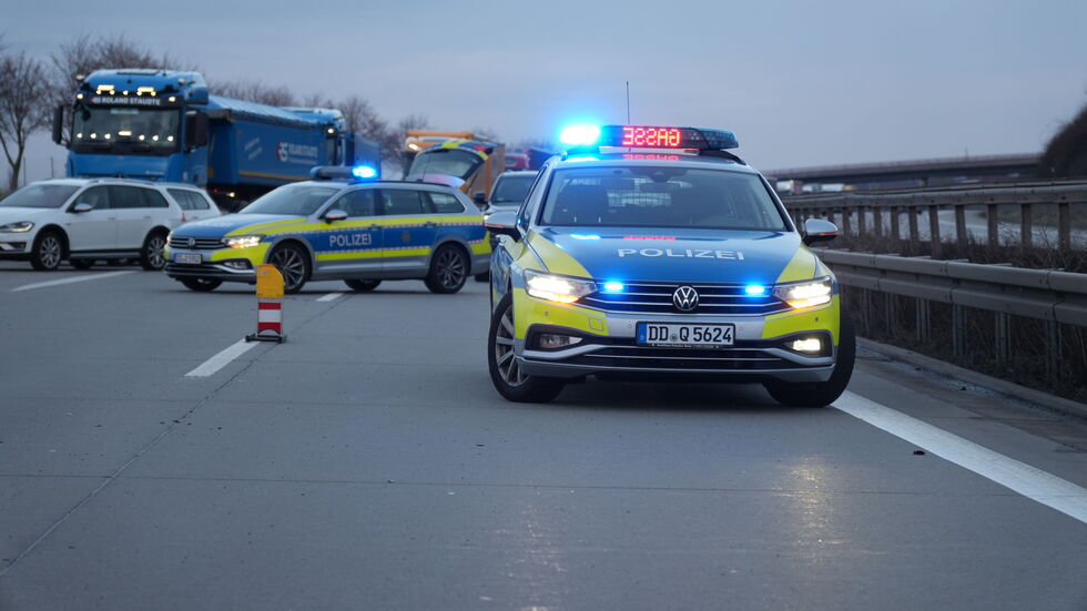 Die A38 wurde am Dienstagnachmittag gegen 16.30 Uhr nach einem schweren Unfall zwischen den Anschlussstellen Dreieck Parthenaue und Leipzig Südost gesperrt.