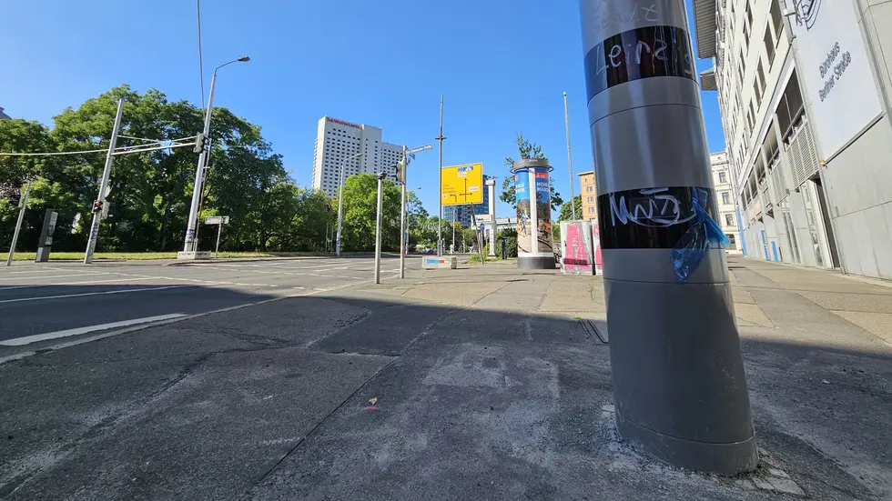 Jedes Kamerafenster wurde beschmiert. Jedes Kamerafenster wurde beschmiert.