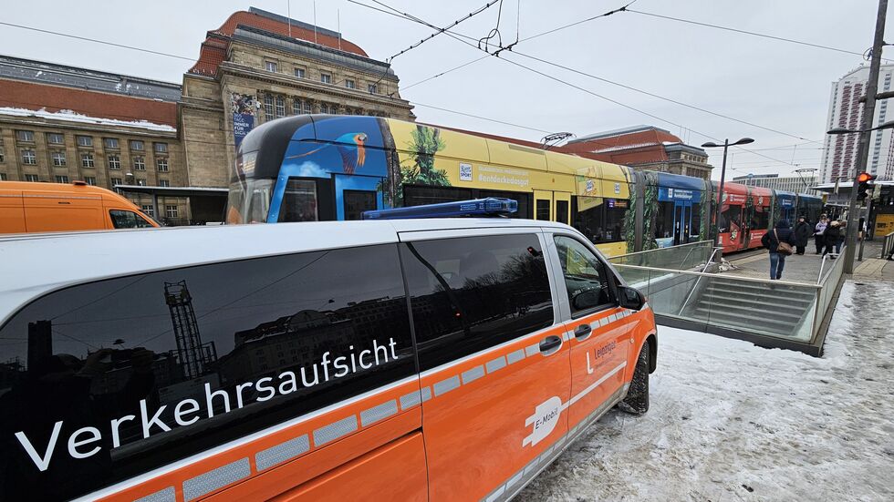 Stillstand vor dem Leipziger Hauptbahnhof: Am Dienstagmorgen ist dort eine Straßenbahn entgleist.