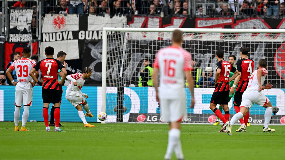 Xabi schießt Elfer ohne dass Schiri ihn freigegeben hat