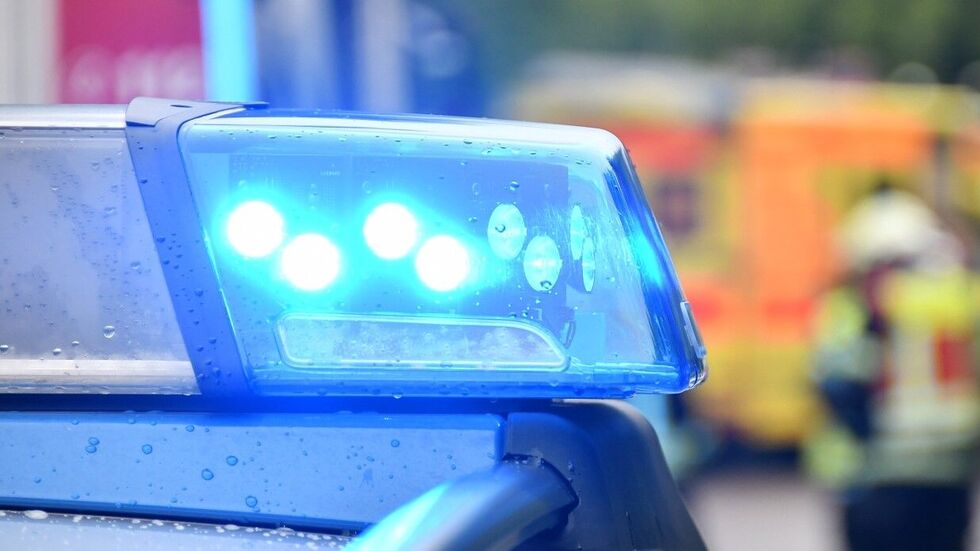 Die gerufenen Rettungskräfte konnten der Frau nicht mehr helfen, sie starb am Unfallort.