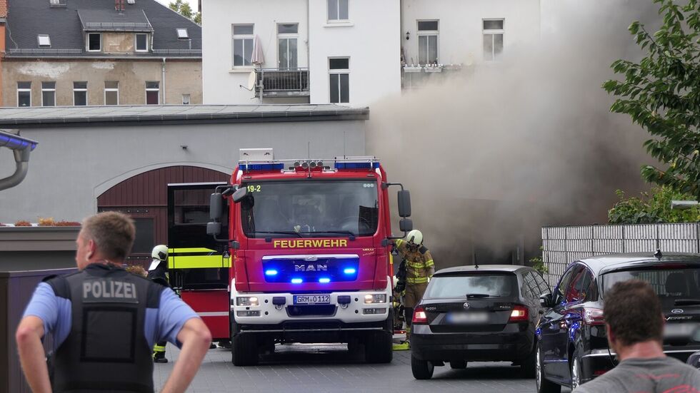 Rettungskräfte am Brandort.
