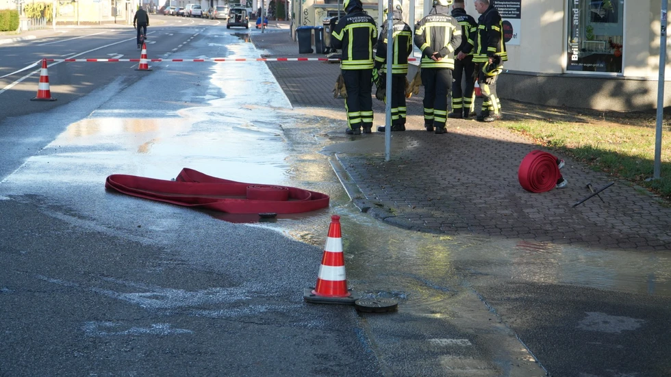 Wasserrohrbrüche können besonders in der Zeit, wenn es nachts fröstelt, auftreten. (Symbolbild aus der Muldenstraße) Wasserrohrbrüche können besonders in der Zeit, wenn es nachts fröstelt, auftreten. (Symbolbild aus der Muldenstraße)