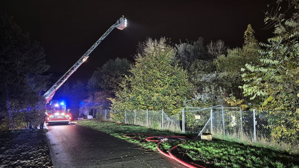 Der brennende Zeltplatz befand sich im Gestrüpp vom Lene-Voigt-Park.