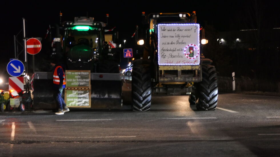 Demonstranten am Montagmorgen an der A14-Anschlussstelle Grimma.