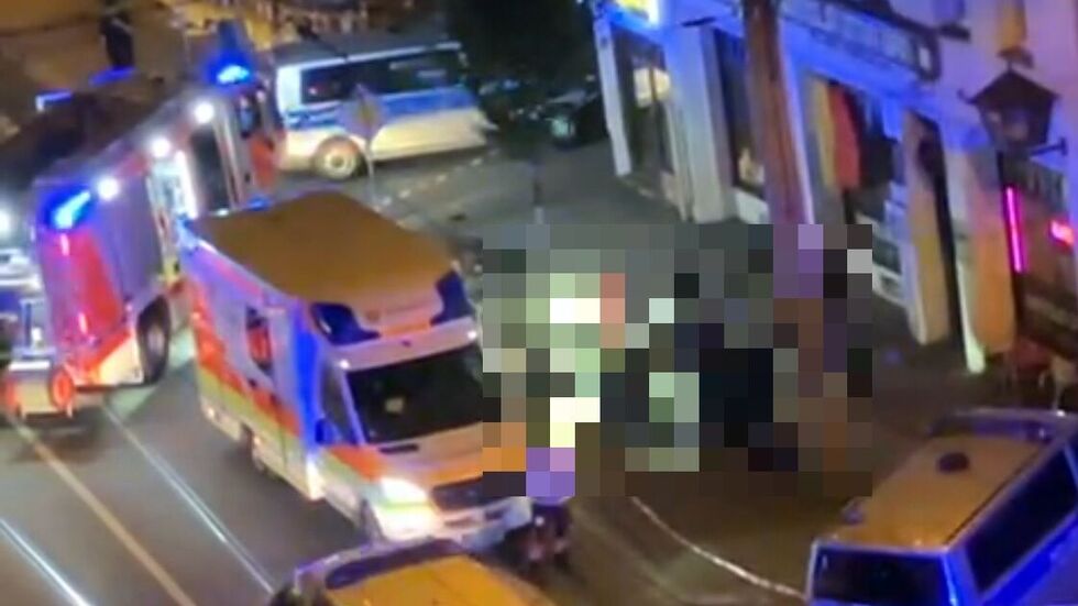 Es könnte Notwehr gewesen sein: Bei der Auseinandersetzung am 13. Juli 2024 hatte der Albaner (52) gegen 23.30 Uhr seinem Landsmann (39) eine 15 Zentimeter lange Klinge ins Herz gerammt - hier vor einer Bar auf der Eisenbahnstraße. Der Mann starb dann nachts im Krankenhaus.