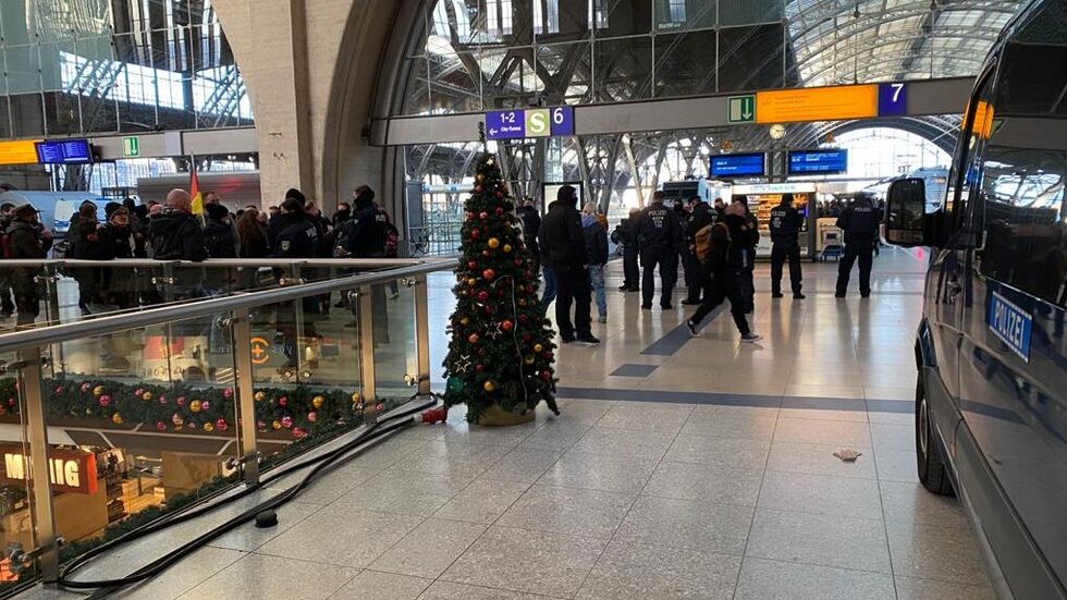 Polizisten im Leipziger Hauptbahnhof (Symbolbild).