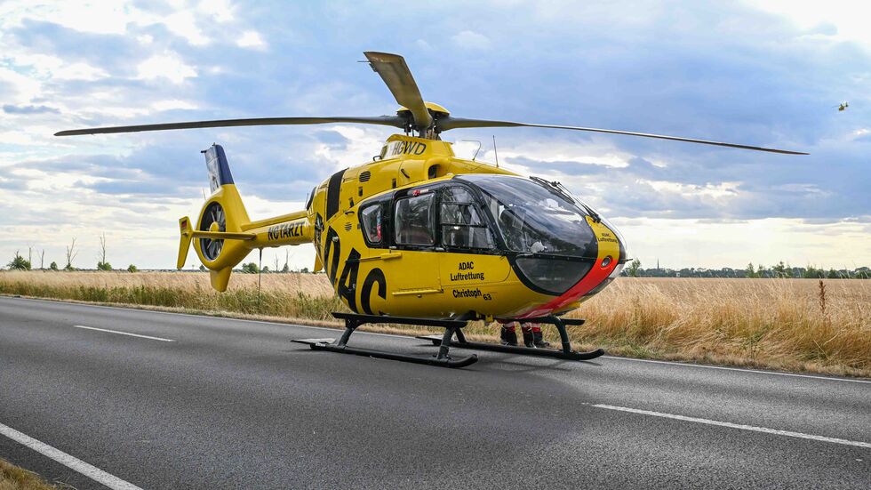 Wegen mehrerer Schwerverletzter kamen gleich Rettungshubschrauber zum Einsatz. Wegen mehrerer Schwerverletzter kamen gleich Rettungshubschrauber zum Einsatz.