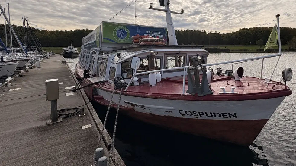 Die MS Cospuden am Hafen des Cospudner Sees. Die MS Cospuden am Hafen des Cospudner Sees.
