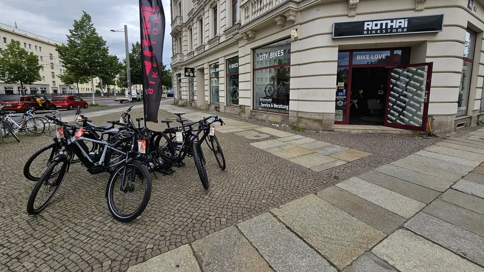 Hier in dieses Geschäft am Randstädter Weg nahe des Leipziger Rings ist die Bande eingebrochen. Hier in dieses Geschäft am Randstädter Weg nahe des Leipziger Rings ist die Bande eingebrochen.