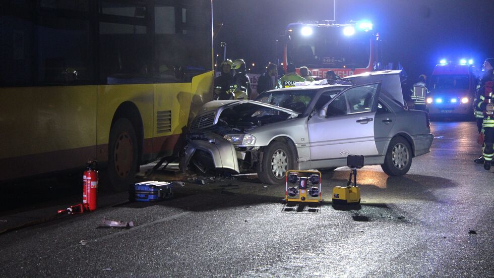Die Unfallstelle auf der Tauchaer Straße im Leipziger Stadtteil Plaußig. Die Unfallstelle auf der Tauchaer Straße im Leipziger Stadtteil Plaußig.