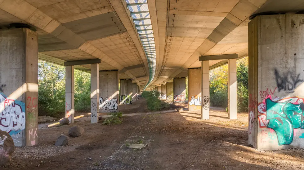 Blick unter das Bauwerk: Die marode Agra-Brücke soll nächstes Jahr abgerissen werden (Symbolbild) Blick unter das Bauwerk: Die marode Agra-Brücke soll nächstes Jahr abgerissen werden (Symbolbild)