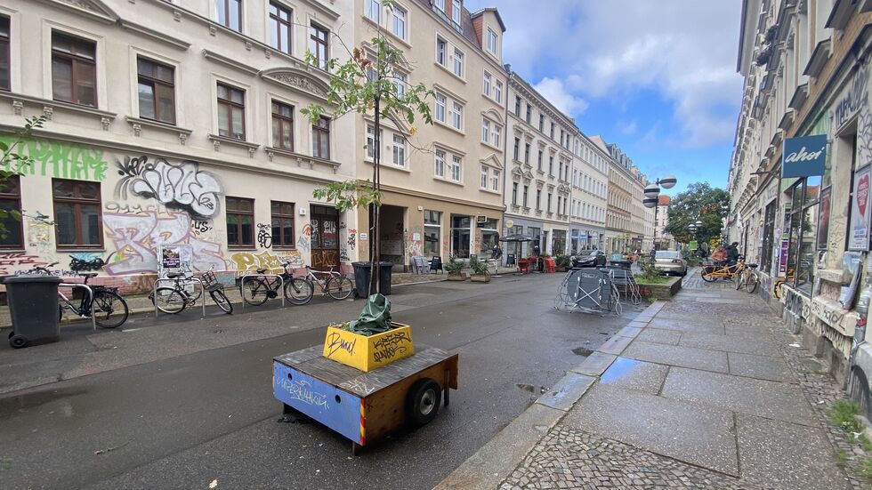 Insgesamt fünf Stück davon stehen auf der "Flaniermeile" der Merseburger Straße in Leipzig. Insgesamt fünf Stück davon stehen auf der "Flaniermeile" der Merseburger Straße in Leipzig.