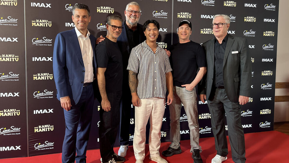 v.l.n.r.: Michael Strohmenger (Geschäftsführer), Rick Kavanian (Schauspieler), Oliver Fock (Geschäftsführer), Tutty Tran (Comedian), Michael 'Bully' Herbig (Schauspieler) und Rainer Weber (Kinoleiter).