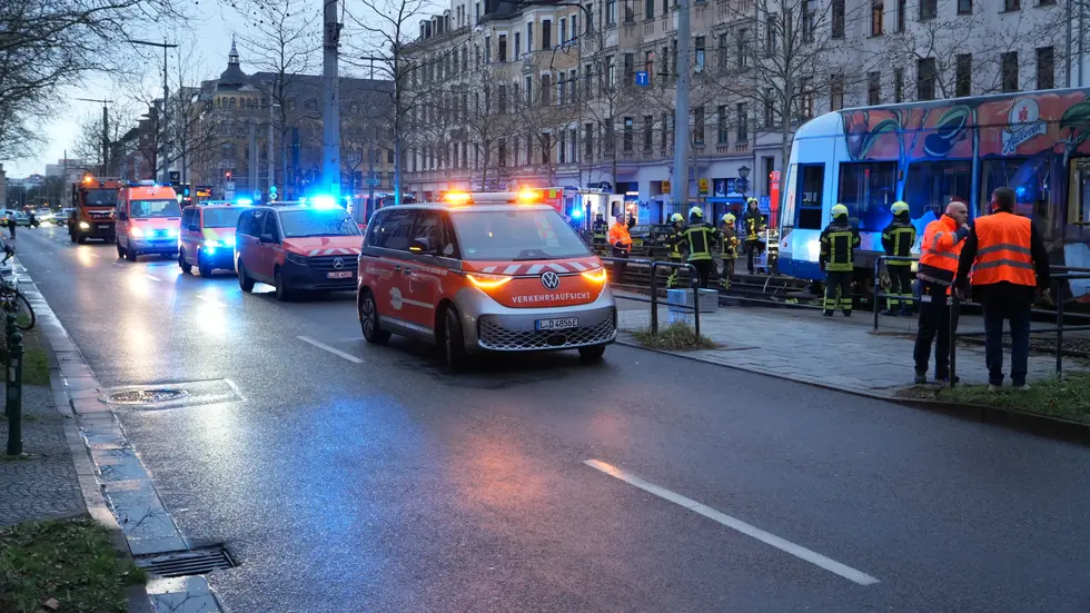 Die Unfallstelle auf der Prager Straße am Mittwochabend (Haltestelle Ostplatz).