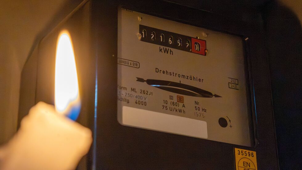 Die Zahl der Leipziger, denen der Strom wegen ausbleibender Zahlung abgestellt wurde, ist 2025 im Vergleich zum Vorjahr deutlich gestiegen (Symbolbild).