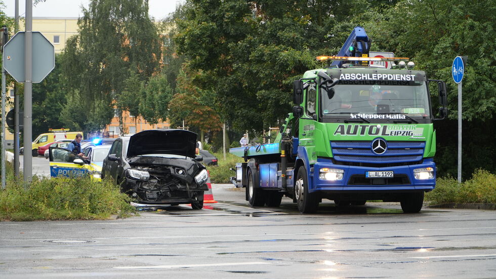 Die Unfallstelle auf der Ratzelstraße in Lausen-Grünau, Ecke Basteinstraße, gegenüber vom Polizeirevier 