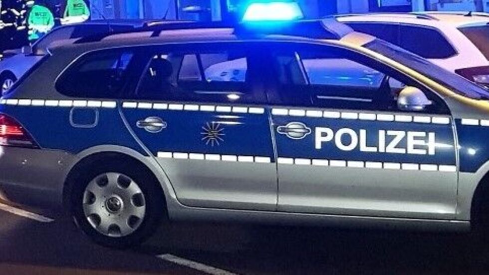 Ein Streifenwagen im Einsatz (Symbol). Ein Streifenwagen im Einsatz (Symbol).