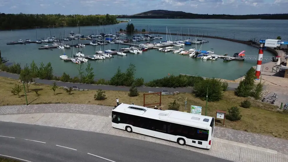 Bus am Störmthaler See.