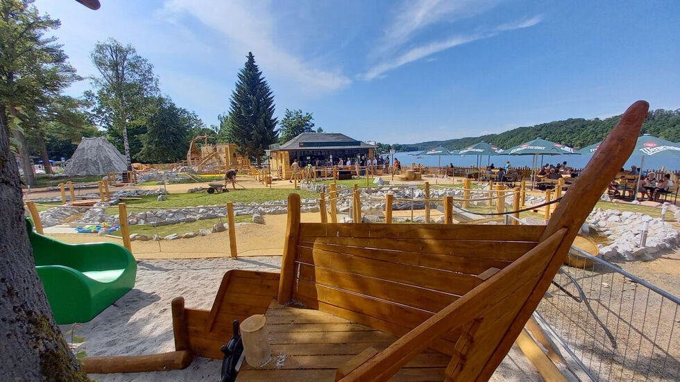 Die Minigolfanlage am Seehaus an der Koberbachtalsperre. Die Minigolfanlage am Seehaus an der Koberbachtalsperre.