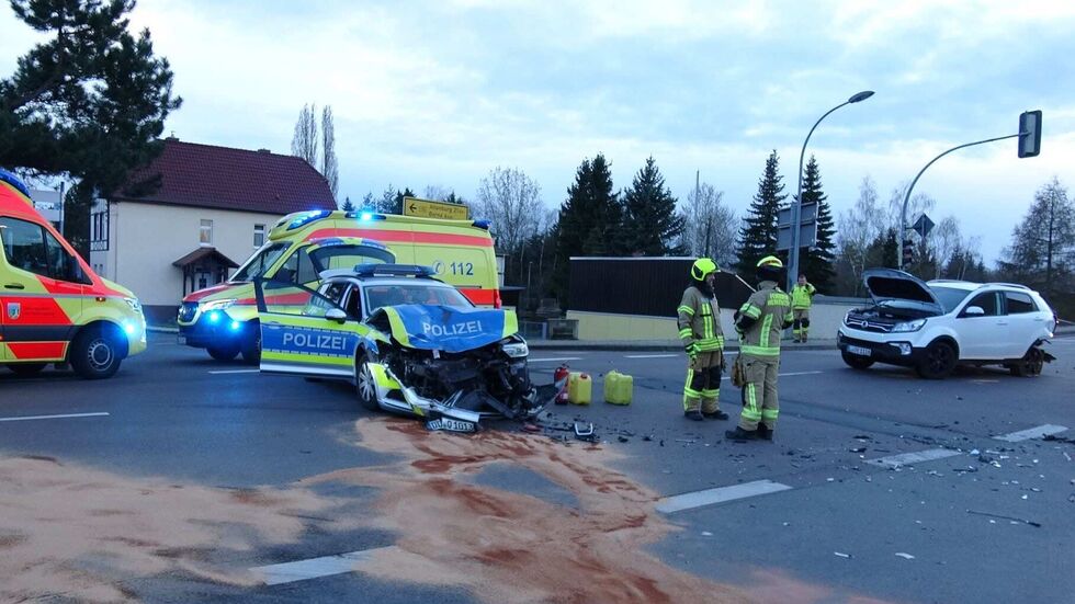 Die Unfallstelle in Lobstädt an der Kreuzung B176 / Glück-Auf-Straße. Die Unfallstelle in Lobstädt an der Kreuzung B176 / Glück-Auf-Straße.