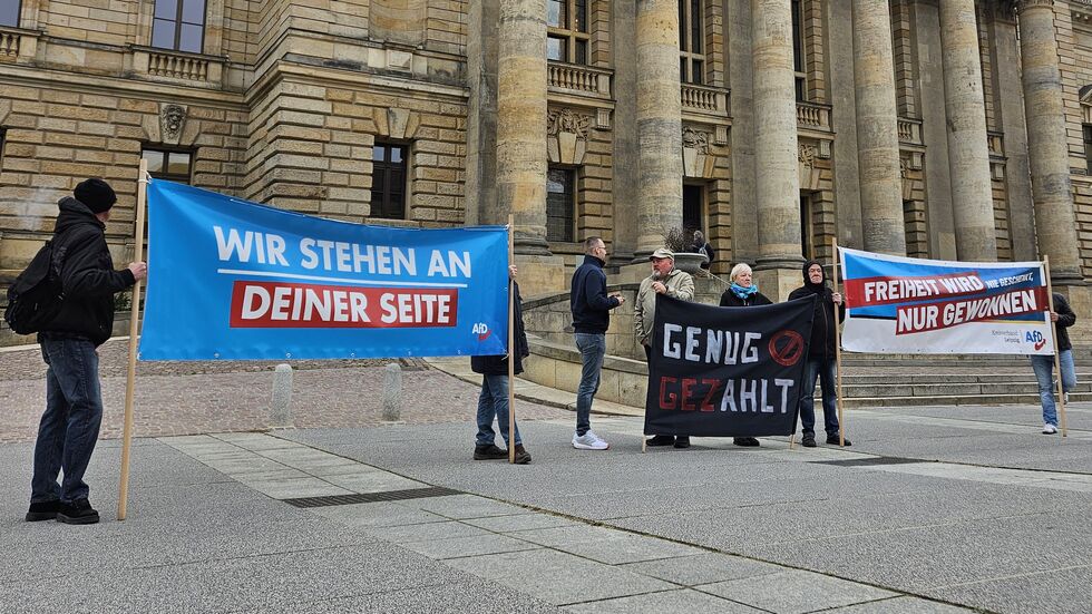 Die AfD-Demonstranten am Mittwoch vor dem Leipziger Bundesverwaltungsgericht.