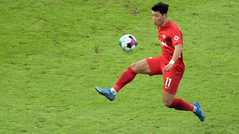Stürmer Hee-Chan Hwang im Trikot von RB Leipzig