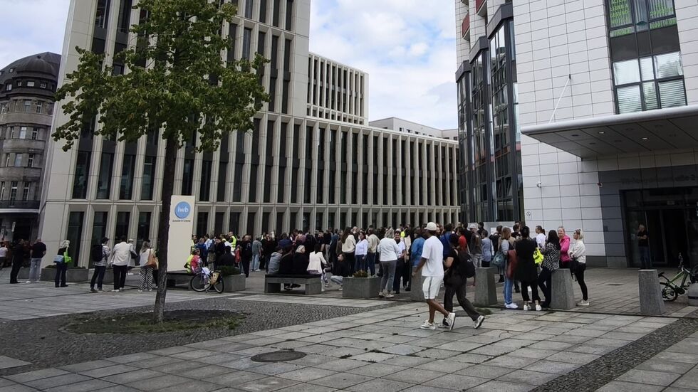 Auch das Wintergartenhochhaus gegenüber vom Leipziger Hauptbahnhof war vom Stromausfall betroffen. Auch das Wintergartenhochhaus gegenüber vom Leipziger Hauptbahnhof war vom Stromausfall betroffen.